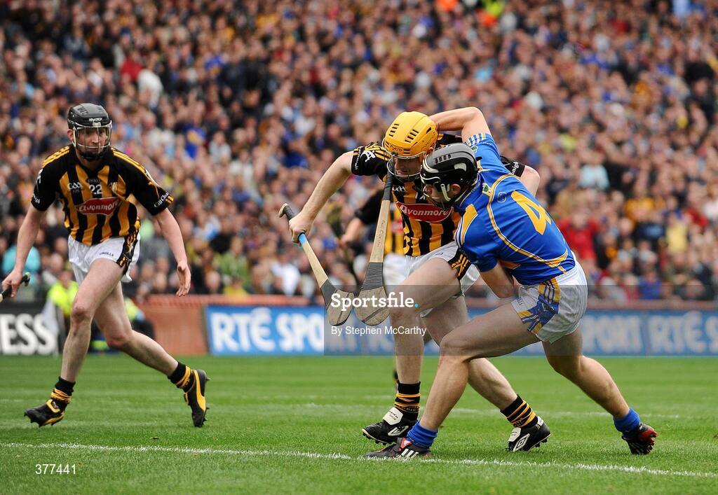 6 September 2009; Richie Power, Kilkenny, is held by Paul Curran, Tipperary, resulting in a penalty. GAA Hurling All-Ireland Senior Championship Final, Kilkenny v Tipperary, Croke Park, Dublin. Picture credit: Stephen McCarthy / SPORTSFILE