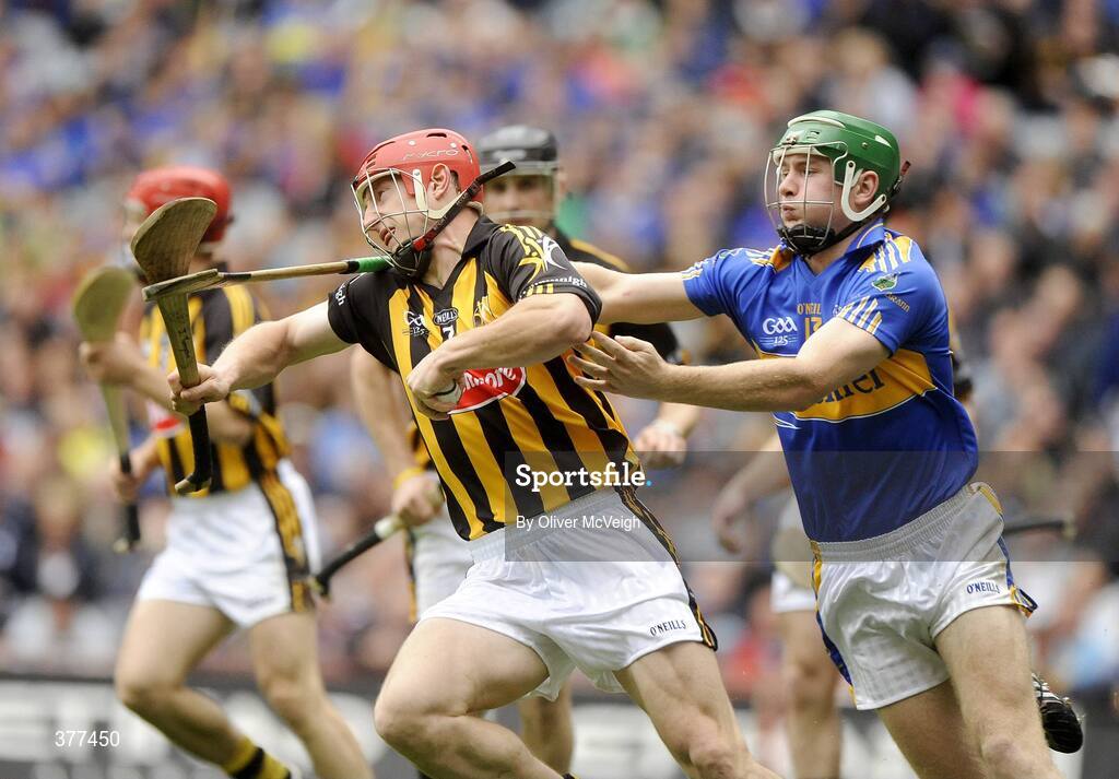 6 September 2009; John Tennyson, Kilkenny, in action against Noel McGrath, Tipperary. GAA Hurling All-Ireland Senior Championship Final, Kilkenny v Tipperary, Croke Park, Dublin. Picture credit: Oliver McVeigh / SPORTSFILE