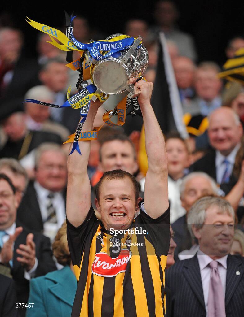 6 September 2009; Kilkenny's Tommy Walsh lifts the Liam MacCarthy Cup. GAA Hurling All-Ireland Senior Championship Final, Kilkenny v Tipperary, Croke Park, Dublin. Picture credit: Brian Lawless / SPORTSFILE