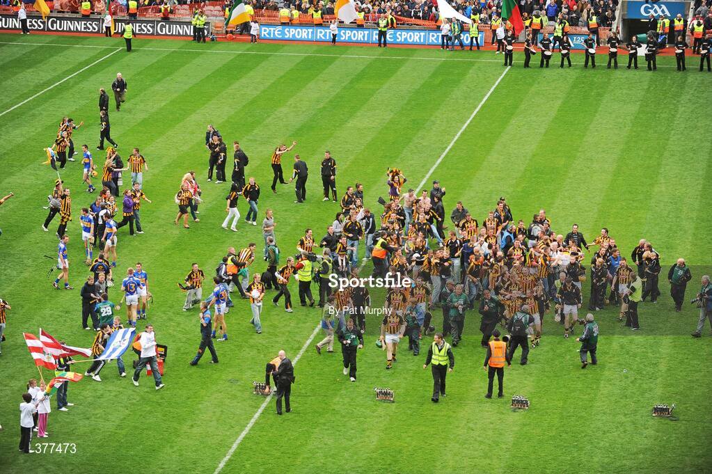 6 September 2009; Supporters invade the pitch as the Kilkenny team celebrate. GAA Hurling All-Ireland Senior Championship Final, Kilkenny v Tipperary, Croke Park, Dublin. Picture credit: Pat Murphy / SPORTSFILE