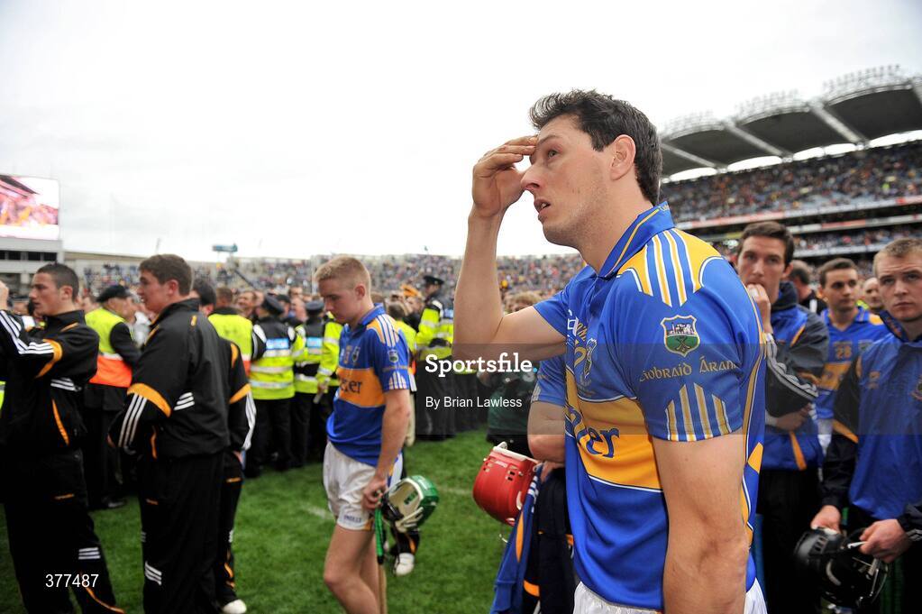 6 September 2009; Tipperary's Micheal Webster looks on as Kilkenny go up to collect the Liam MacCarthy cup. GAA Hurling All-Ireland Senior Championship Final, Kilkenny v Tipperary, Croke Park, Dublin. Picture credit: Brian Lawless / SPORTSFILE