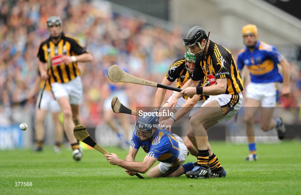 6 September 2009; Eoin Kelly, Tipperary, in action against Eddie Brennan and J.J. Delaney, Kilkenny. GAA Hurling All-Ireland Senior Championship Final, Kilkenny v Tipperary, Croke Park, Dublin. Picture credit: Ray McManus / SPORTSFILE