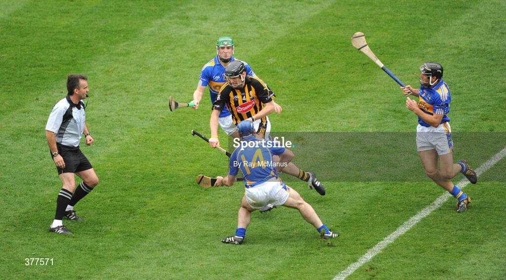 6 September 2009; Referee Diarmuid Kirwan looks on as Jackie Tyrrell, Kilkenny,  prepares to clear under pressure from Tipperary players Noel McGrath, Eoin Kelly and James Woodlock. GAA Hurling All-Ireland Senior Championship Final, Kilkenny v Tipperary, Croke Park, Dublin. Picture credit: Ray McManus / SPORTSFILE