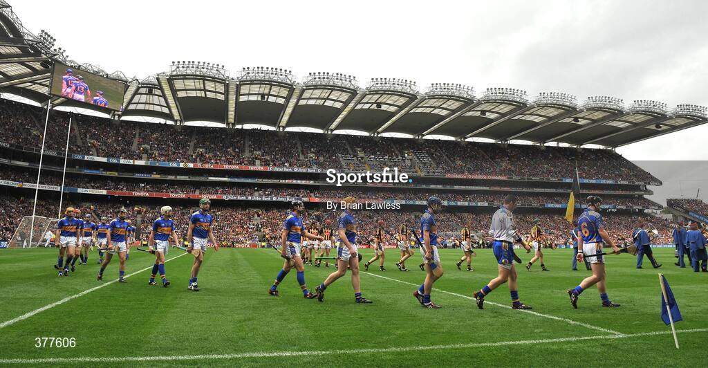 6 September 2009; The teams during the pre-match parade. GAA Hurling All-Ireland Senior Championship Final, Kilkenny v Tipperary, Croke Park, Dublin. Picture credit: Brian Lawless / SPORTSFILE