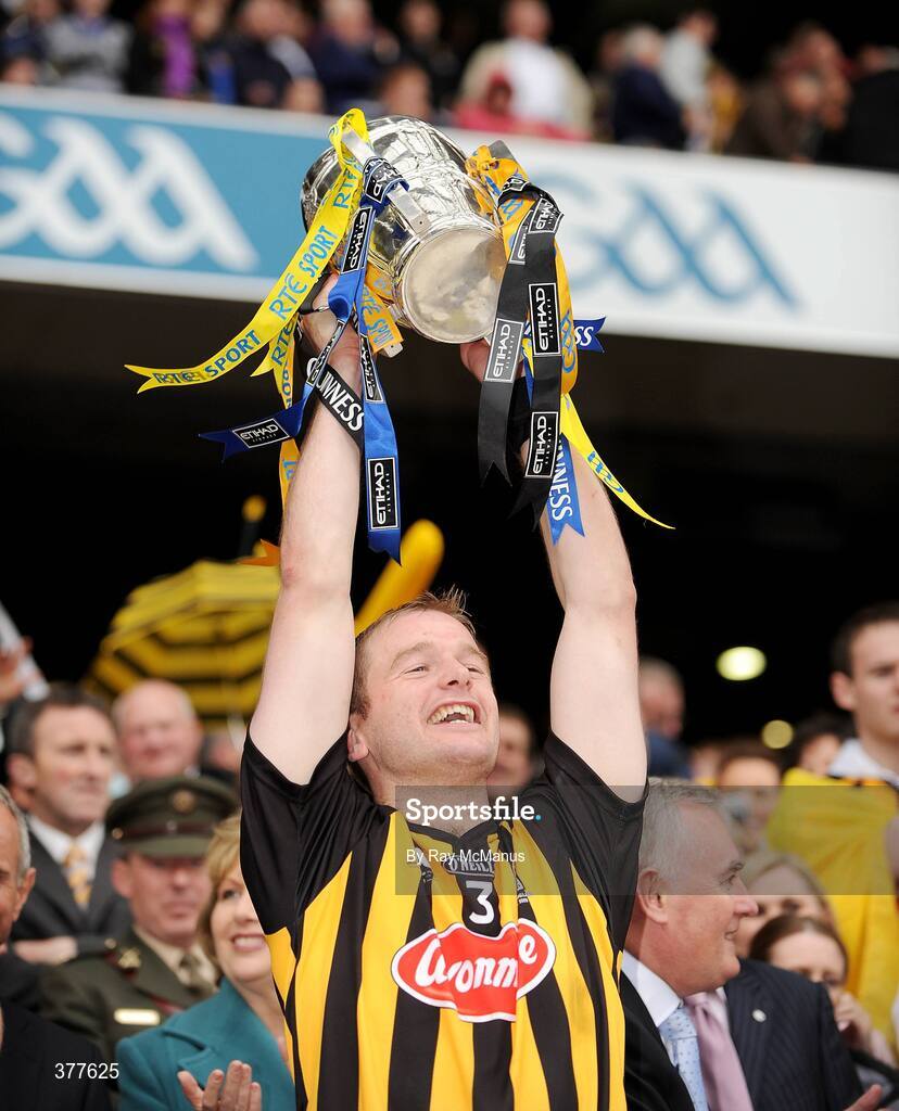 6 September 2009; Kikenny's J.J. Delaney lifts the Liam MacCarthy Cup. GAA Hurling All-Ireland Senior Championship Final, Kilkenny v Tipperary, Croke Park, Dublin. Picture credit: Ray McManus / SPORTSFILE