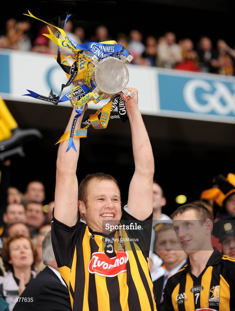 6 September 2009; Kikenny's Tommy Walsh lifts the Liam MacCarthy Cup. GAA Hurling All-Ireland Senior Championship Final, Kilkenny v Tipperary, Croke Park, Dublin. Picture credit: Ray McManus / SPORTSFILE