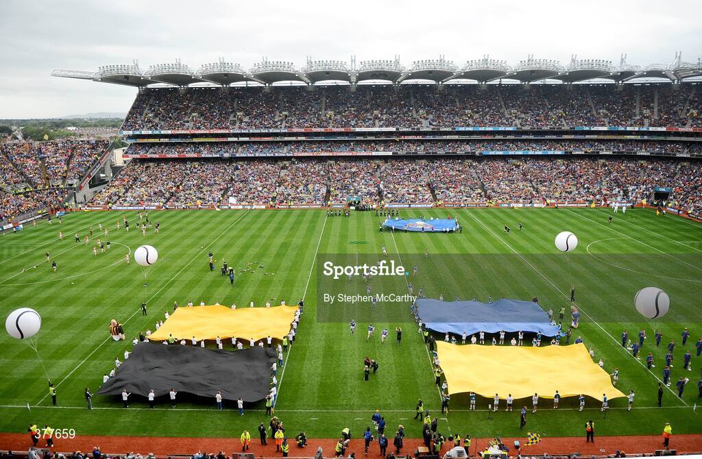 6 September 2009; The Tipperary team make their way onto the pitch. GAA Hurling All-Ireland Senior Championship Final, Kilkenny v Tipperary, Croke Park, Dublin. Picture credit: Stephen McCarthy / SPORTSFILE
