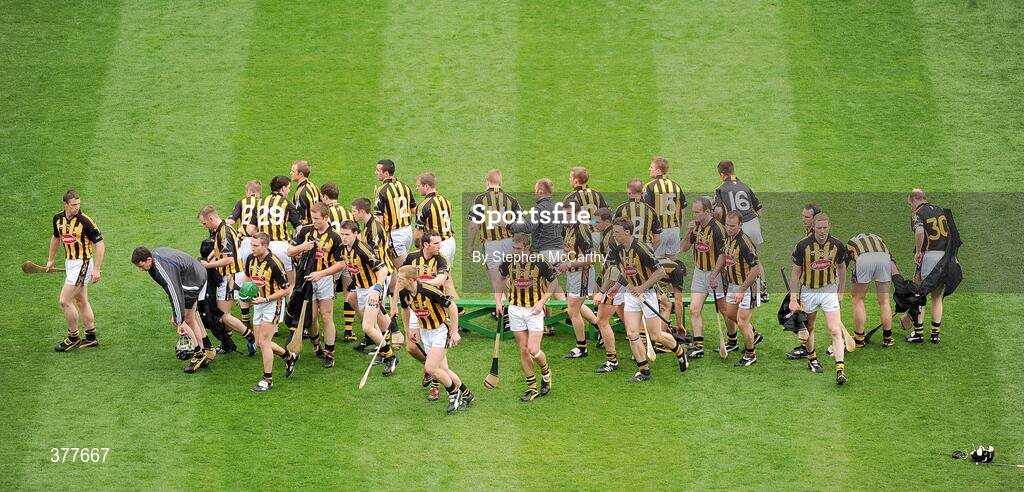 6 September 2009; The Kilkenny team break from their team picture. GAA Hurling All-Ireland Senior Championship Final, Kilkenny v Tipperary, Croke Park, Dublin. Picture credit: Stephen McCarthy / SPORTSFILE