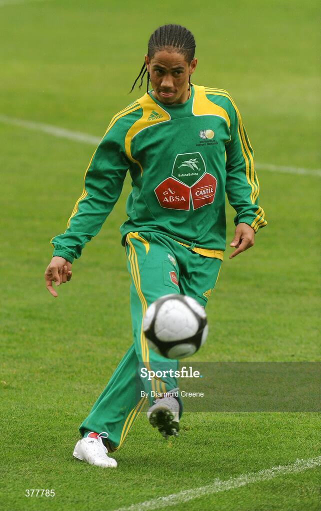7 September 2009; South Africa's Steven Pienaar in action during squad training ahead of their International friendly match against the Republic of Ireland on Tuesday. Thomond Park, Limerick. Picture credit: Diarmuid Greene / SPORTSFILE