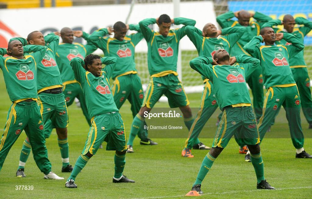 7 September 2009; South Africa players, with Aaron Mokoena, front right, stretching during squad training ahead of their International friendly match against the Republic of Ireland on Tuesday. Thomond Park, Limerick. Picture credit: Diarmuid Greene / SPORTSFILE
