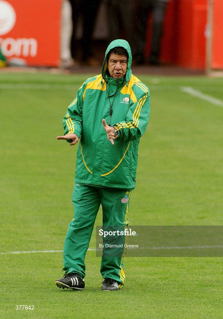 7 September 2009; South Africa head coach Joel Santana during squad training ahead of their International friendly match against the Republic of Ireland on Tuesday. Thomond Park, Limerick. Picture credit: Diarmuid Greene / SPORTSFILE