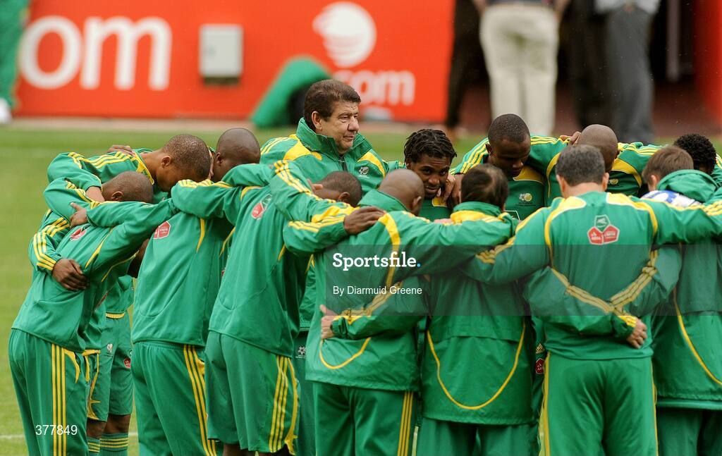 7 September 2009; South Africa head coach Joel Santana with his players during squad training ahead of their International friendly match against the Republic of Ireland on Tuesday. Thomond Park, Limerick. Picture credit: Diarmuid Greene / SPORTSFILE