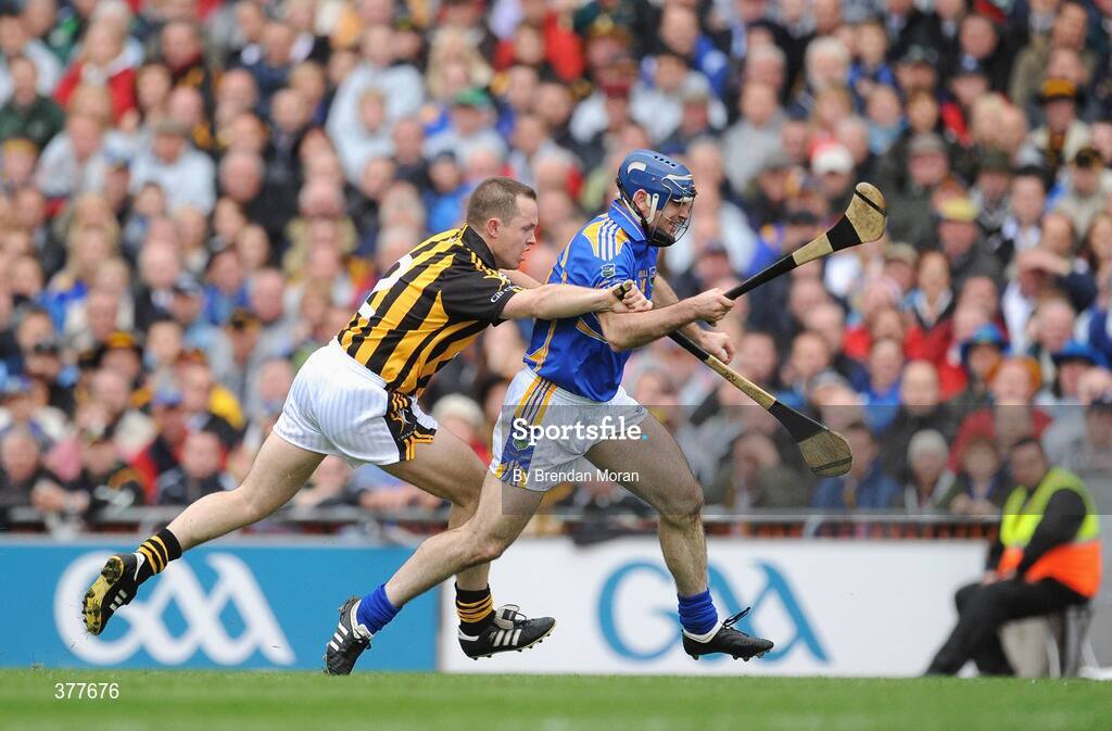 6 September 2009; Eoin Kelly, Tipperary, in action against Michael Kavanagh, Kilkenny. GAA Hurling All-Ireland Senior Championship Final, Kilkenny v Tipperary, Croke Park, Dublin. Picture credit: Brendan Moran / SPORTSFILE