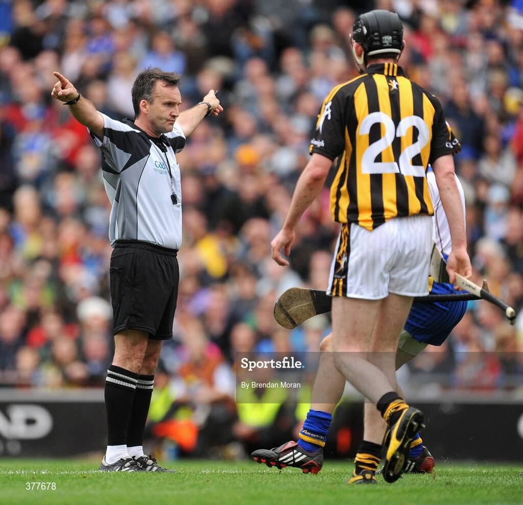 6 September 2009; Referee Diarmuid Kirwan signals a penalty for Kilkenny. GAA Hurling All-Ireland Senior Championship Final, Kilkenny v Tipperary, Croke Park, Dublin. Picture credit: Brendan Moran / SPORTSFILE