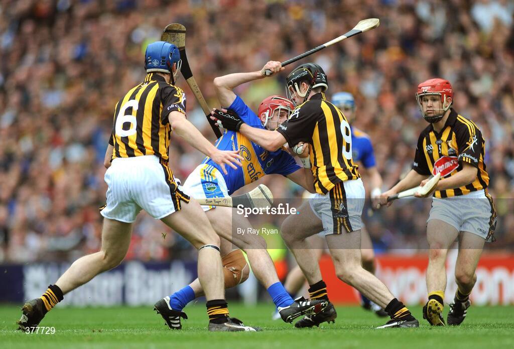 6 September 2009; Pat Kerwick, Tipperary, in action against Brian Hogan, 6, Michael Rice and Tommy Walsh, right, Kilkenny. GAA Hurling All-Ireland Senior Championship Final, Kilkenny v Tipperary, Croke Park, Dublin. Picture credit: Ray Ryan / SPORTSFILE