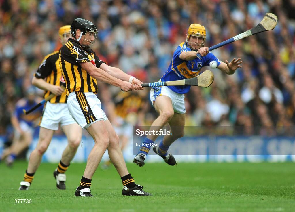6 September 2009; Derek Lyng, Kilkenny, in action against Shane McGrath, Tipperary. GAA Hurling All-Ireland Senior Championship Final, Kilkenny v Tipperary, Croke Park, Dublin. Picture credit: Ray Ryan / SPORTSFILE