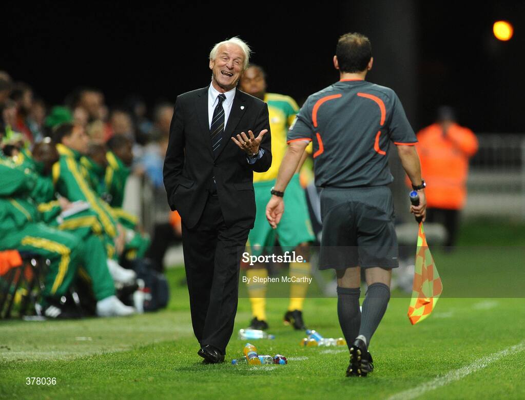 8 September 2009; Republic of Ireland manager Giovanni Trapattoni shares a joke with the linesman during the second half. International Friendly, Republic of Ireland v South Africa, Thomond Park, Limerick. Picture Credit: Stephen McCarthy / SPORTSFILE