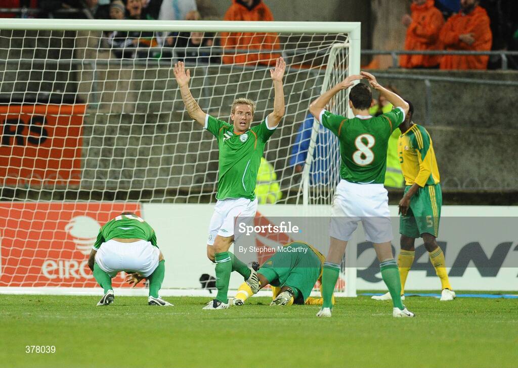 8 September 2009; Republic of Ireland players, from left to right, Caleb Folan, Liam Lawrence and Keith Andrews react after a missed chance on goal. International Friendly, Republic of Ireland v South Africa, Thomond Park, Limerick. Picture Credit: Stephen McCarthy / SPORTSFILE