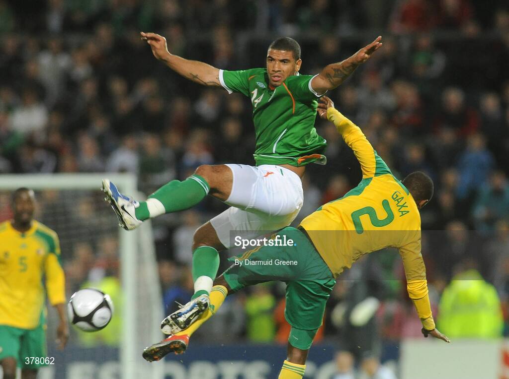 8 September 2009; Leon Best, Republic of Ireland, in action against Siboniso Gaxa, South Africa. International Friendly, Republic of Ireland v South Africa, Thomond Park, Limerick. Picture Credit: Diarmuid Greene / SPORTSFILE