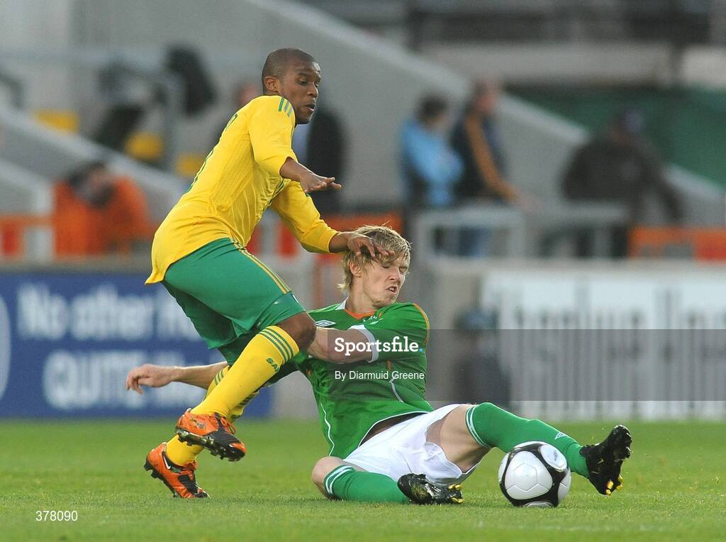 8 September 2009; Elrio Van Heerden, South Africa, in action against Andy Keogh, Republic of Ireland. International Friendly, Republic of Ireland v South Africa, Thomond Park, Limerick. Picture Credit: Diarmuid Greene / SPORTSFILE
