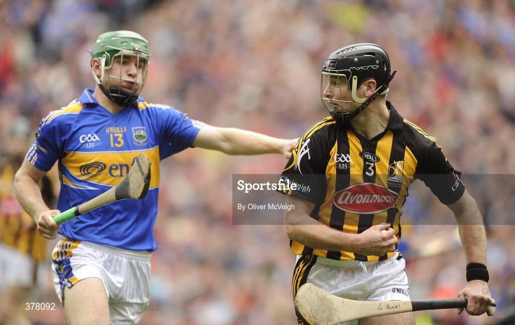 6 September 2009; JJ Delaney, Kilkenny, in action against Noel McGrath, Tipperary. GAA Hurling All-Ireland Senior Championship Final, Kilkenny v Tipperary, Croke Park, Dublin. Picture credit: Oliver McVeigh / SPORTSFILE