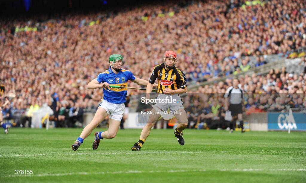 6 September 2009; Tommy Walsh, Kilkenny, in action against Noel McGrath, Tipperary. GAA Hurling All-Ireland Senior Championship Final, Kilkenny v Tipperary, Croke Park, Dublin. Picture credit: Stephen McCarthy / SPORTSFILE
