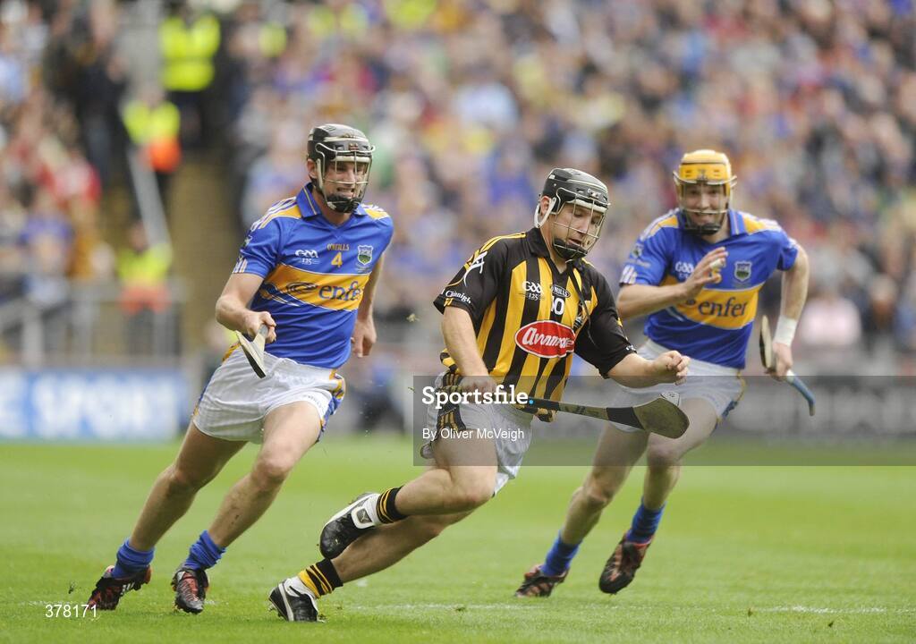 6 September 2009; Richie Hogan, Kilkenny, in action against Paul Curran, Tipperary. GAA Hurling All-Ireland Senior Championship Final, Kilkenny v Tipperary, Croke Park, Dublin. Picture credit: Oliver McVeigh / SPORTSFILE