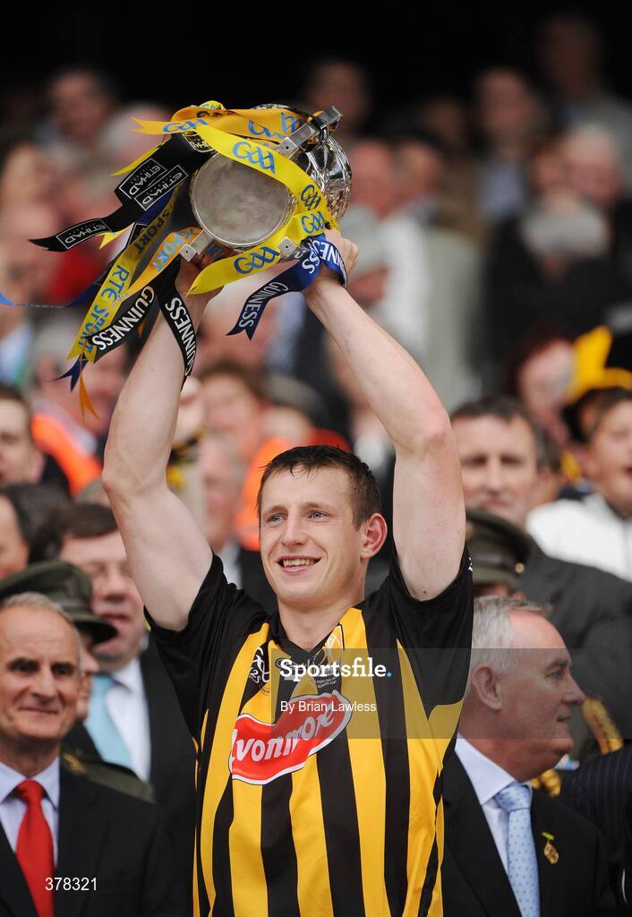 6 September 2009; Kilkenny's, John Tennyson, lifts the Liam MacCarthy cup. GAA Hurling All-Ireland Senior Championship Final, Kilkenny v Tipperary, Croke Park, Dublin. Picture credit: Brian Lawless / SPORTSFILE
