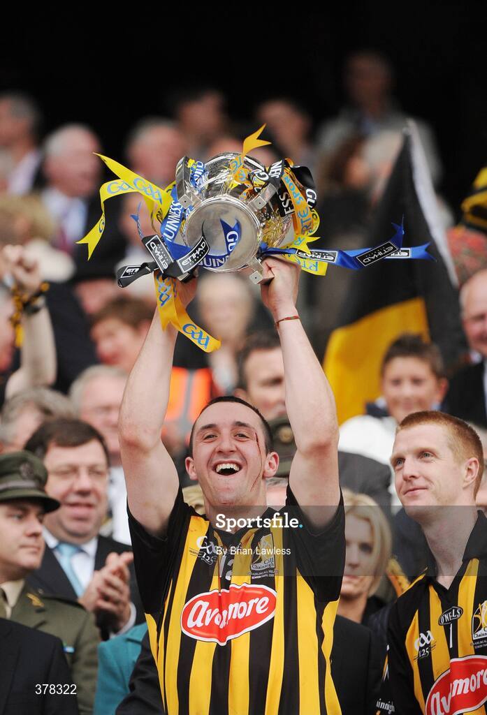 6 September 2009; Kilkenny's, Eoin Larkin, lifts the Liam MacCarthy cup as team-mate, Henry Shefflin, looks on. GAA Hurling All-Ireland Senior Championship Final, Kilkenny v Tipperary, Croke Park, Dublin. Picture credit: Brian Lawless / SPORTSFILE