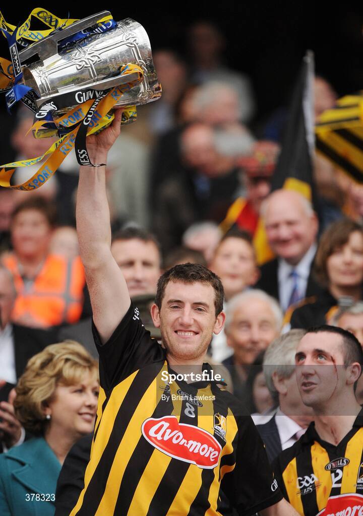 6 September 2009; Kilkenny's, Derek Lyng, lifts the Liam MacCarthy cup as team-mate, Eoin Larkin, looks on. GAA Hurling All-Ireland Senior Championship Final, Kilkenny v Tipperary, Croke Park, Dublin. Picture credit: Brian Lawless / SPORTSFILE