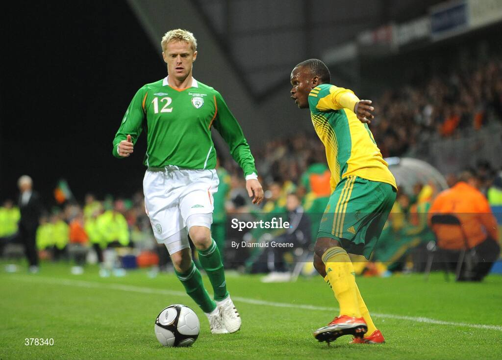 8 September 2009; Siboniso Gaxa, South Africa, in action against Damien Duff, Republic of Ireland. International Friendly, Republic of Ireland v South Africa, Thomond Park, Limerick. Picture Credit: Diarmuid Greene / SPORTSFILE