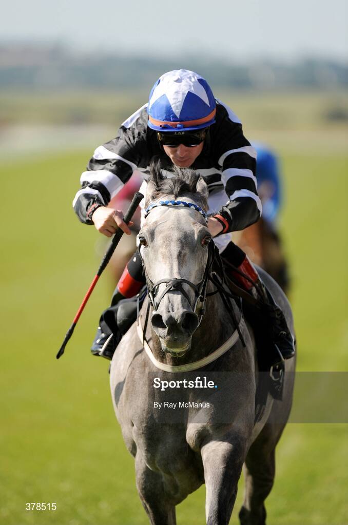 12 September 2009; Chinese White, with Pat Smullen up, on their way to winning The Irish National Stud Blandford Stakes. The Curragh Racecourse, Co. Kildare. Picture credit: Ray McManus / SPORTSFILE