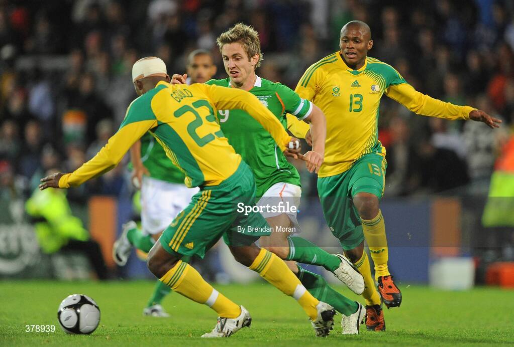 8 September 2009; Kevin Doyle, Republic of Ireland, in action against Morgan Gould, 23 and Kagisho Dikgacoi, South Africa. International Friendly, Republic of Ireland v South Africa, Thomond Park, Limerick. Picture Credit: Brendan Moran / SPORTSFILE