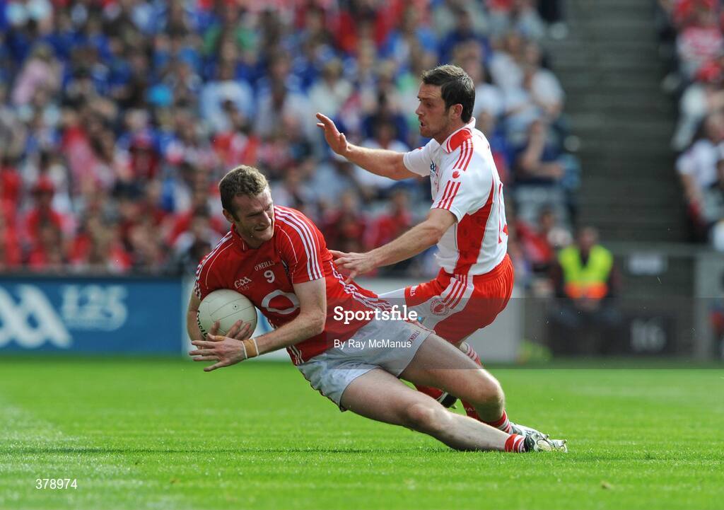 23 August 2009; Nicholas Murphy, Cork, in action against Martin Penrose, Tyrone. GAA Football All-Ireland Senior Championship Semi-Final, Tyrone v Cork, Croke Park, Dublin. Picture credit: Ray McManus / SPORTSFILE