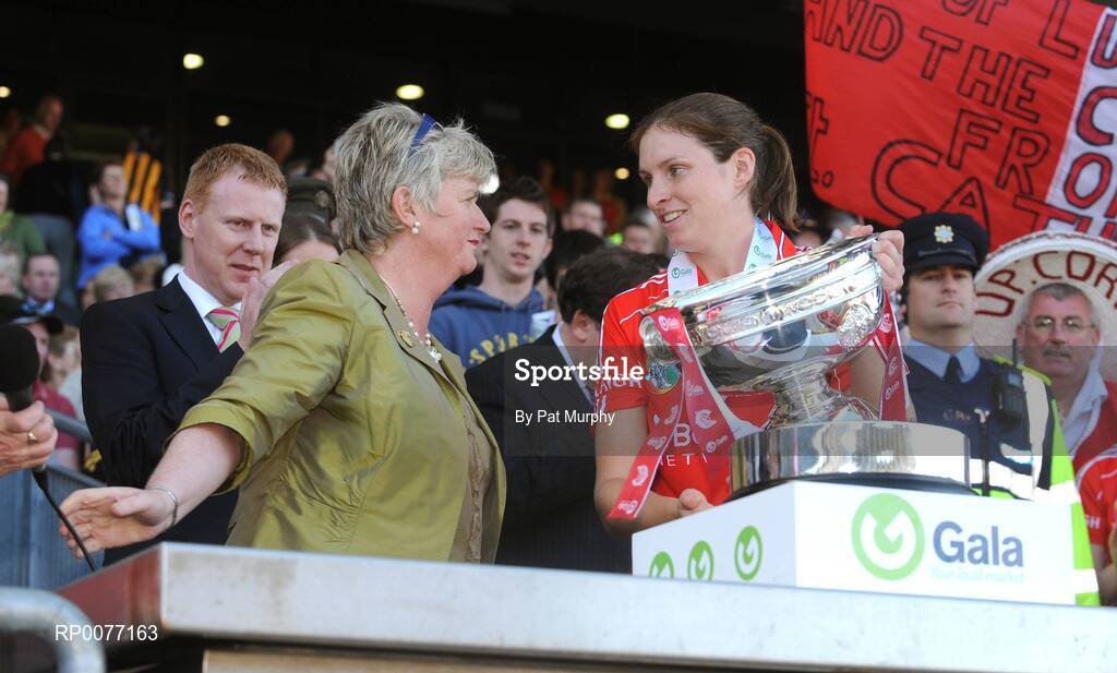 13 September 2009; Cork captain Amanda O'Regan with the O'Duffy Cup in the presence of Joan O'Flynn, President of the Camogie Association, Gary Dempsey, CEO of Gala, Sinead O'Connor, Ard Stuirthoir of the Camogie association, and An Taoiseach Brian Cowen T.D. at the Gala All-Ireland Camogie Championship Finals. Croke Park, Dublin. Picture credit: Pat Murphy / SPORTSFILE