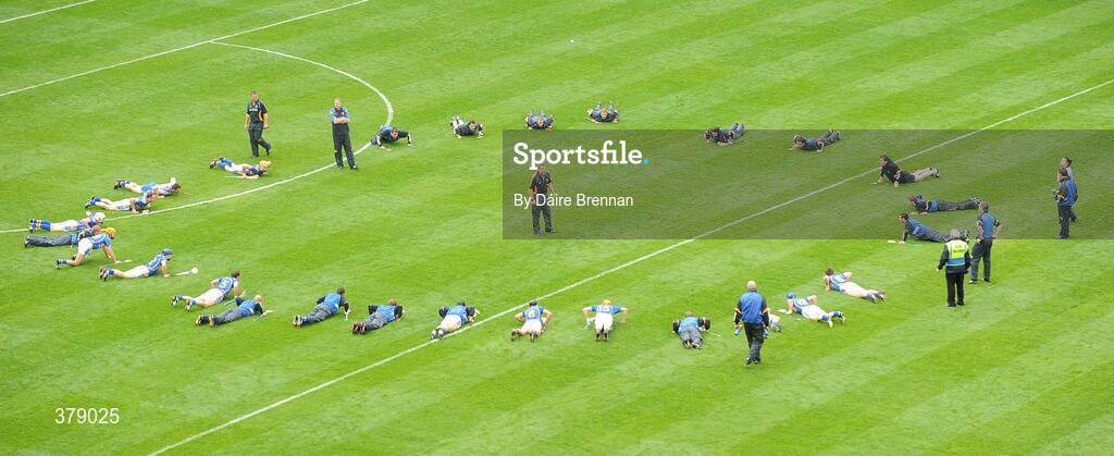 6 September 2009; The Tipperary squad go through their warm up before the game. GAA Hurling All-Ireland Senior Championship Final, Kilkenny v Tipperary, Croke Park, Dublin. Picture credit: Daire Brennan / SPORTSFILE