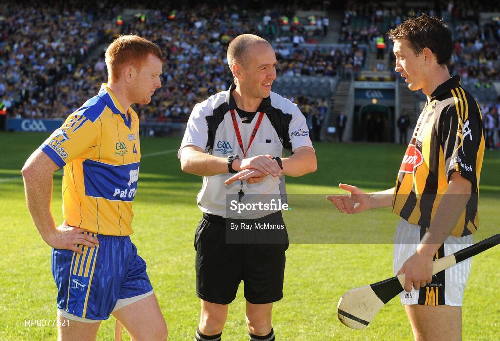 13 September 2009; Referee Cathal McAllister tosses the coin between Clare captain Ciaran O'Doherty and Kilkenny captain David Langton. Bord Gais Energy GAA All-Ireland U21 Hurling Championship Final, Clare v Kilkenny, Croke Park, Dublin. Picture credit: Ray McManus / SPORTSFILE