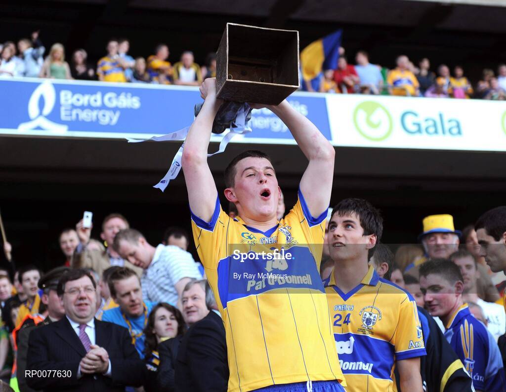 13 September 2009; Cormac O'Donovan, Clare, lifts the cup. Bord Gais Energy GAA All-Ireland U21 Hurling Championship Final, Clare v Kilkenny, Croke Park, Dublin. Picture credit: Ray McManus / SPORTSFILE
