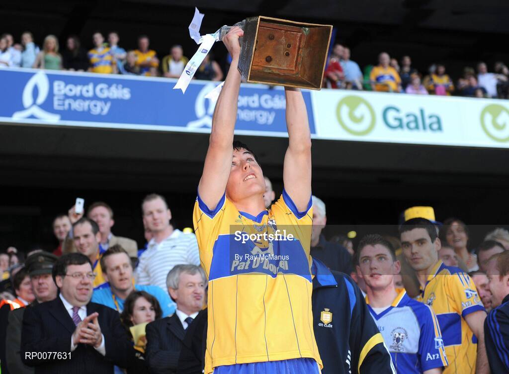 13 September 2009; Joe O'Connor, Clare, lifts the cup. Bord Gais Energy GAA All-Ireland U21 Hurling Championship Final, Clare v Kilkenny, Croke Park, Dublin. Picture credit: Ray McManus / SPORTSFILE