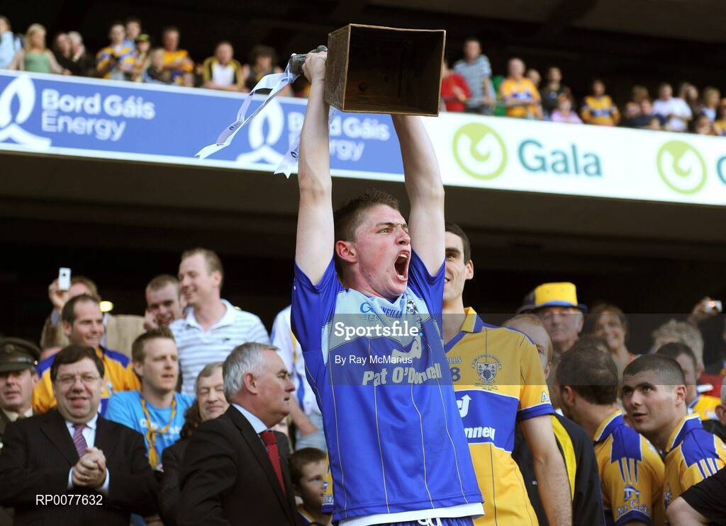 13 September 2009; Donal Tuohy, Clare, lifts the cup. Bord Gais Energy GAA All-Ireland U21 Hurling Championship Final, Clare v Kilkenny, Croke Park, Dublin. Picture credit: Ray McManus / SPORTSFILE