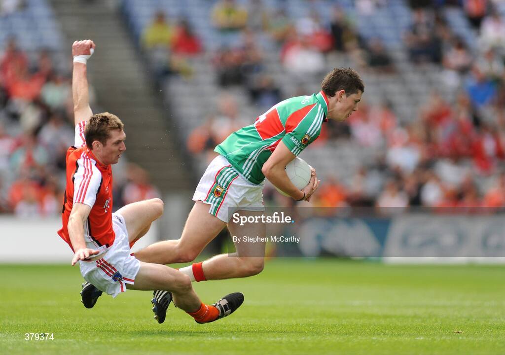 20 September 2009; David Gavin, Mayo, in action against James Donnelly, Armagh. ESB GAA Football All-Ireland Minor Championship Final, Armagh v Mayo, Croke Park, Dublin. Picture credit: Stephen McCarthy / SPORTSFILE