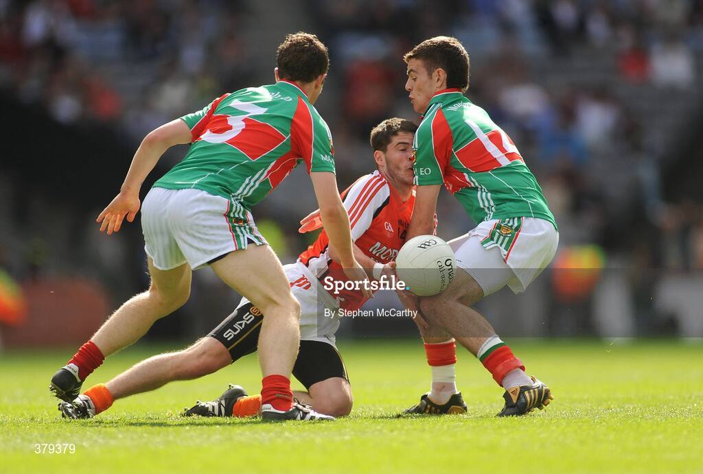 20 September 2009; Eugene McVerry, Armagh, in action against Keith Rogers, Mayo, left and Aidan Walsh. ESB GAA Football All-Ireland Minor Championship Final, Armagh v Mayo, Croke Park, Dublin. Picture credit: Stephen McCarthy / SPORTSFILE