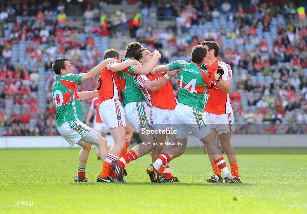 20 September 2009; Armagh and Mayo players tussle in an off the ball incident. ESB GAA Football All-Ireland Minor Championship Final, Armagh v Mayo, Croke Park, Dublin. Picture credit: Stephen McCarthy / SPORTSFILE