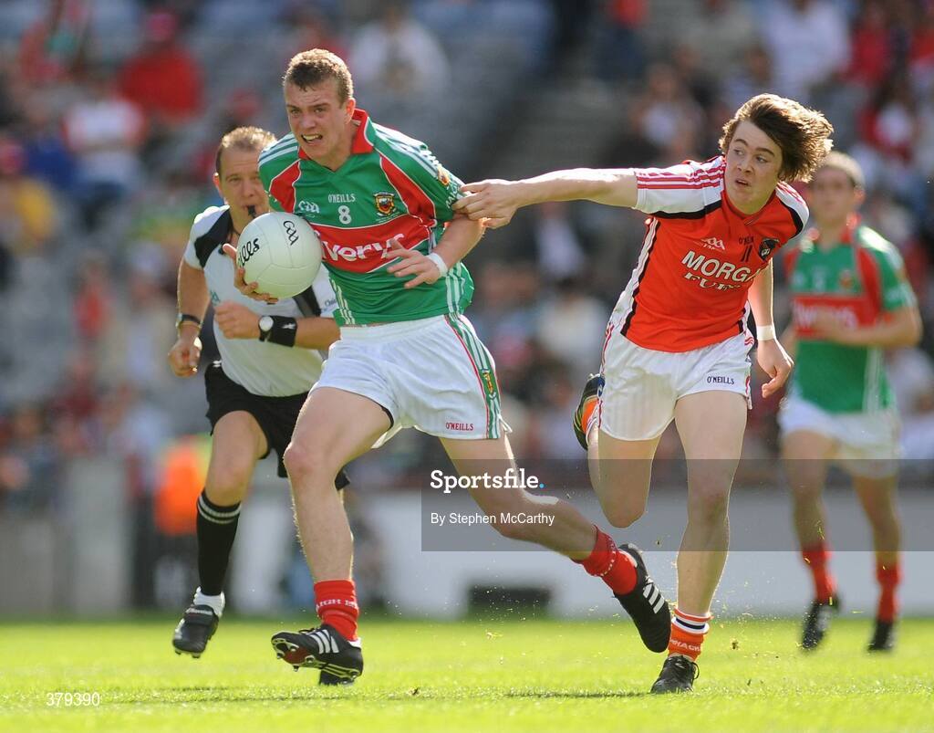 20 September 2009; Danny Kirby, Mayo, in action against James Morgan, Armagh. ESB GAA Football All-Ireland Minor Championship Final, Armagh v Mayo, Croke Park, Dublin. Picture credit: Stephen McCarthy / SPORTSFILE