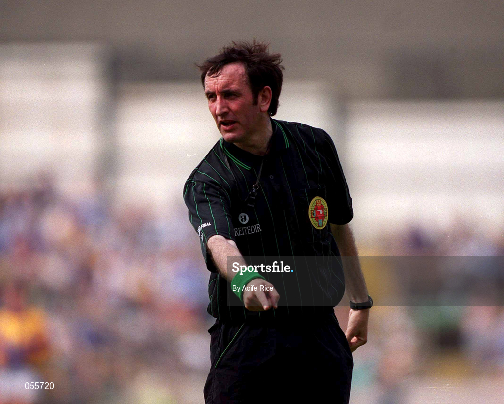 18 June 2000; Referee Willie Barrett during the Guinness Leinster Senior Hurling Championship Semi-Final match between Offaly and Wexford at Croke Park in Dublin. Photo by Aoife Rice/Sportsfile