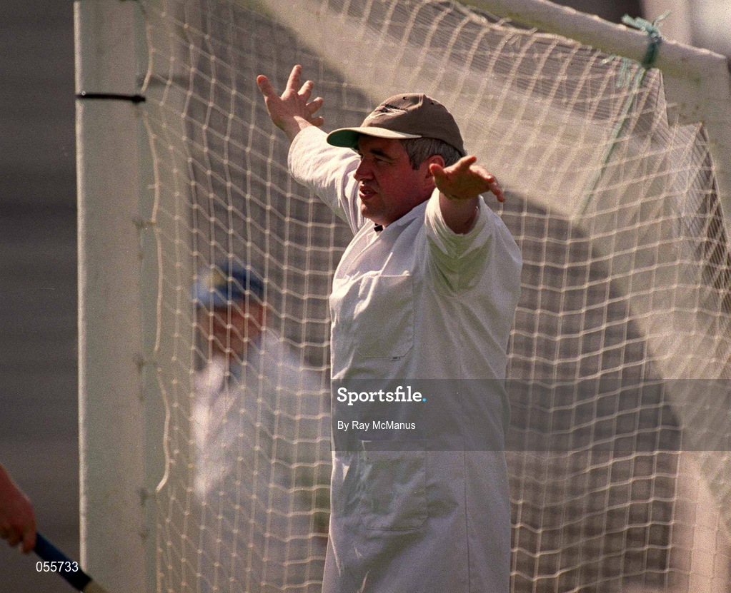 18 June 2000; An umpire waves the ball wide during the Guinness Leinster Senior Hurling Championship Semi-Final match between Offaly and Wexford at Croke Park in Dublin. Photo by Ray McManus/Sportsfile