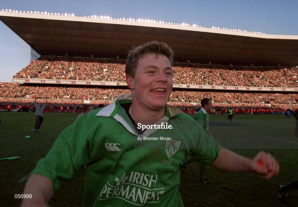 17 February 2001; Brian O'Driscoll of Ireland celebrates victory over France after the Lloyds TSB Six Nations Rugby Championship match between Ireland and France at Lansdowne Road in Dublin. Photo by Brendan Moran/Sportsfile