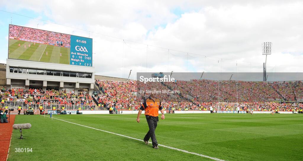 20 September 2009; Armagh manager Paul McShane during the final moments of the game. ESB GAA Football All-Ireland Minor Championship Final, Armagh v Mayo, Croke Park, Dublin. Picture credit: Stephen McCarthy / SPORTSFILE