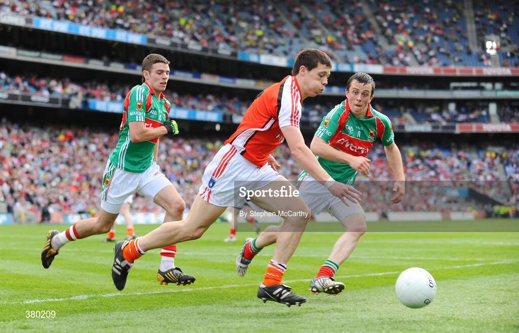 20 September 2009; James Morgan, Armagh, in action against Aidan Walsh, left, and Brian Ruttledge, Mayo. ESB GAA Football All-Ireland Minor Championship Final, Armagh v Mayo, Croke Park, Dublin. Picture credit: Stephen McCarthy / SPORTSFILE