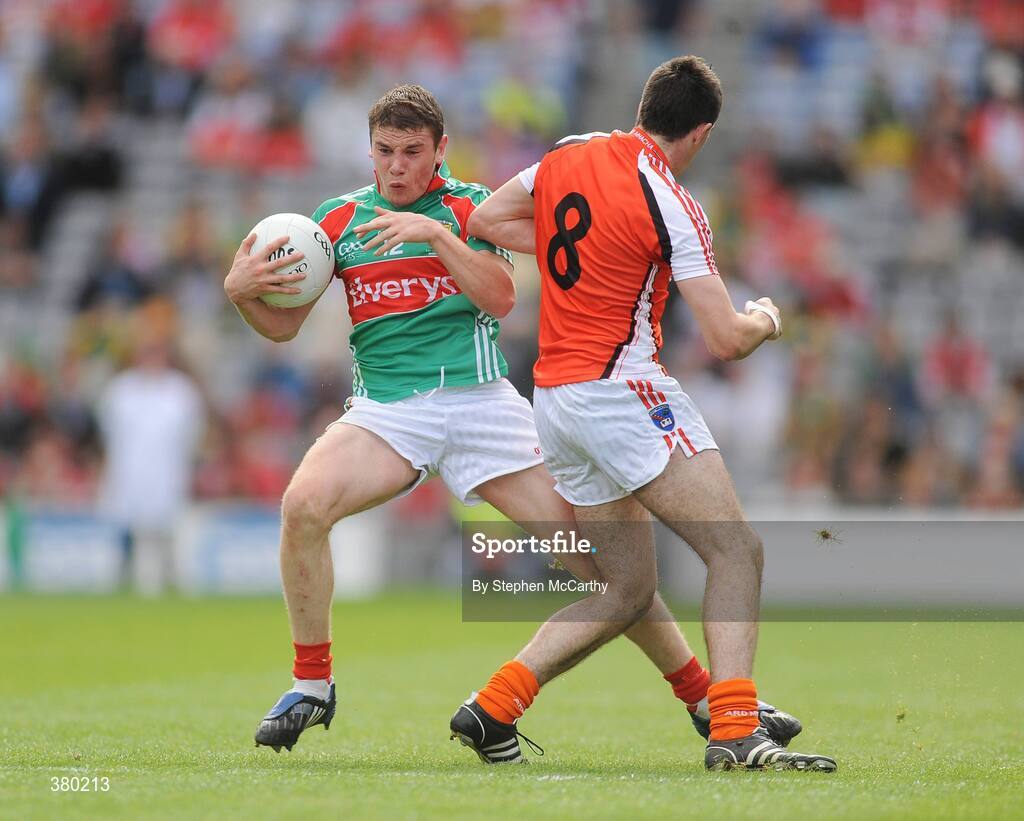 20 September 2009; Fergal Durkan, Mayo, in action against Peter Carragher, Armagh. ESB GAA Football All-Ireland Minor Championship Final, Armagh v Mayo, Croke Park, Dublin. Picture credit: Stephen McCarthy / SPORTSFILE